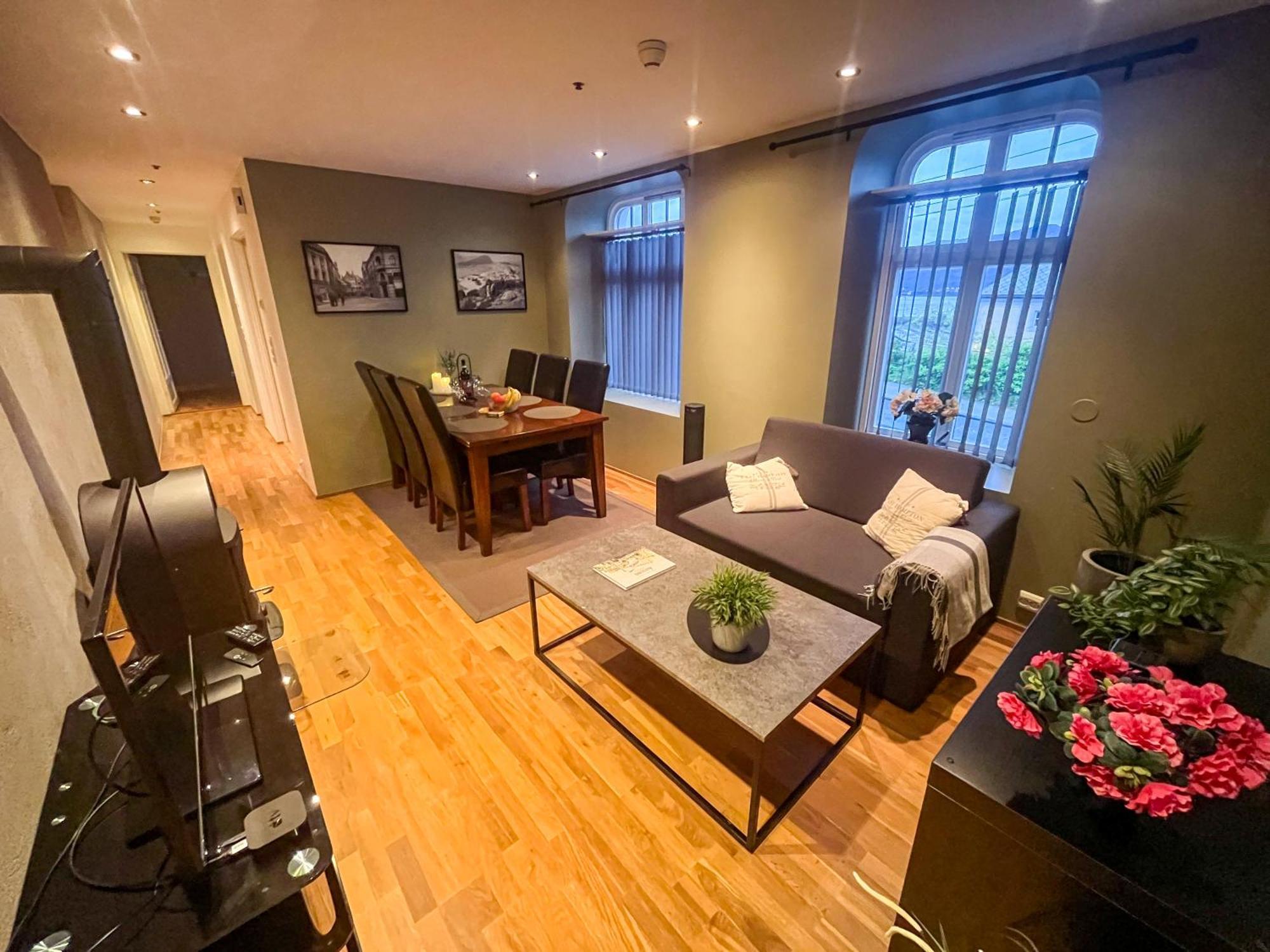 Two-Bedroom City Apartment With Fire Place, Free Parking And Fjordview Terrace - Calm And Central Ålesund Exterior foto